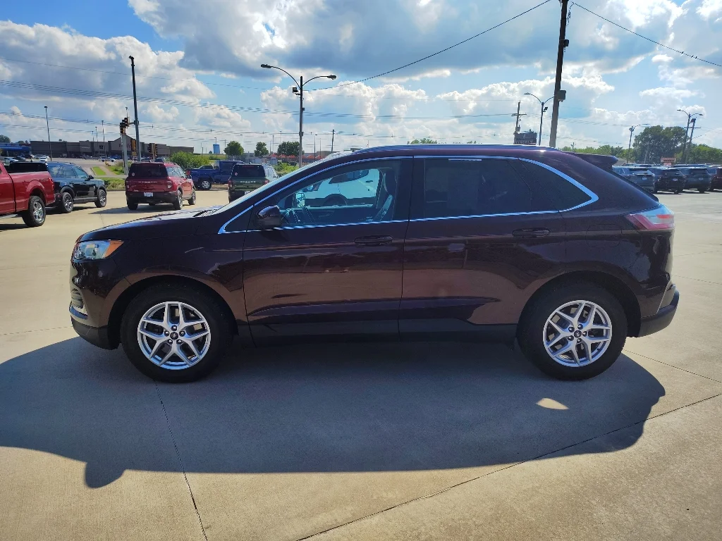 Used 2021 Burgundy Velvet Metallic Tinted Clearcoat Ford SEL image 2