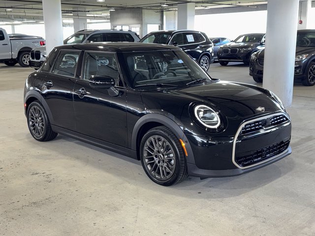 2026 MINI 4 Door Iconic