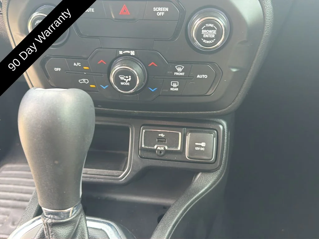 Used 2018 Black Jeep Latitude image 29