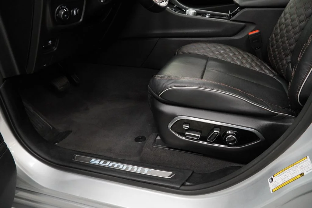 Used 2021 Silver Jeep Summit image 39
