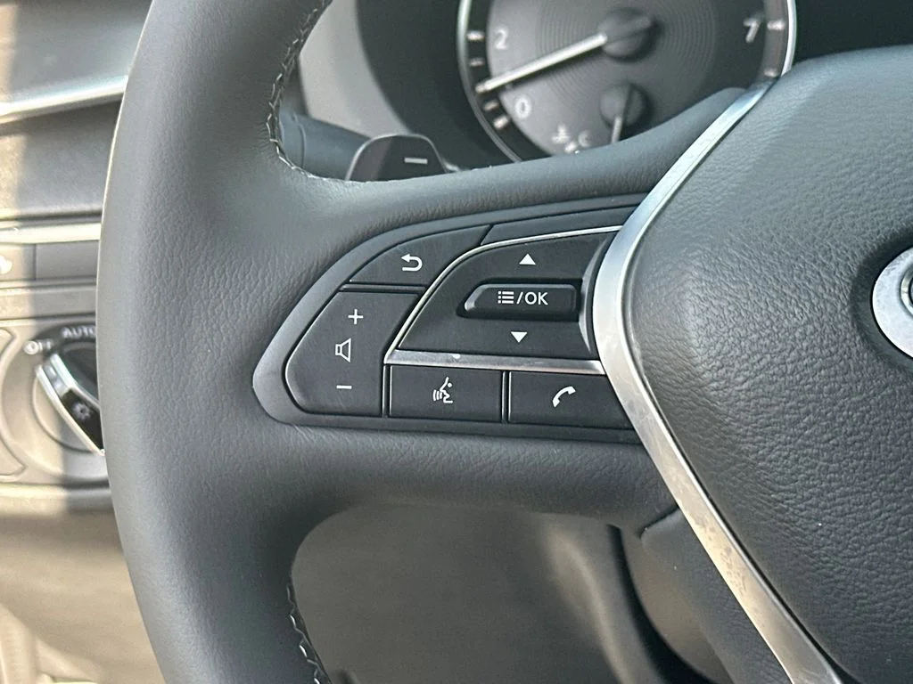 Used 2023 Gray INFINITI LUXE image 21