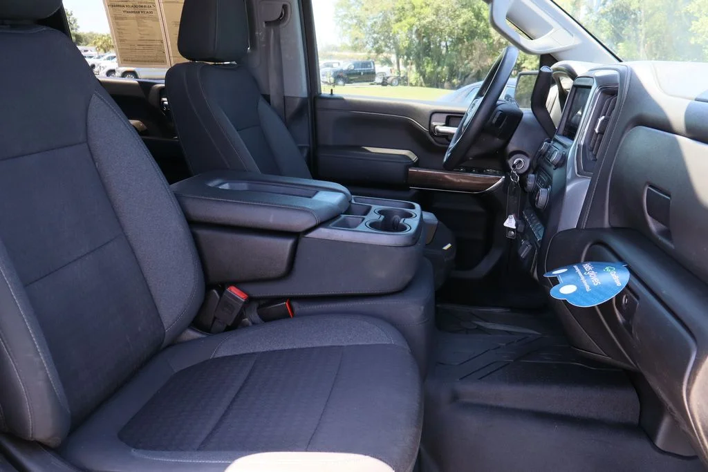 Used 2022 White Chevrolet LT image 27