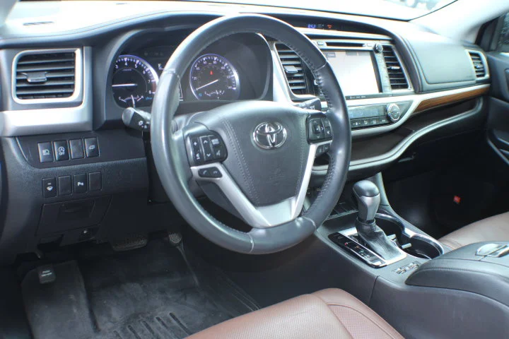 Used 2019 Ooh La La Rouge Mica Toyota Limited image 12