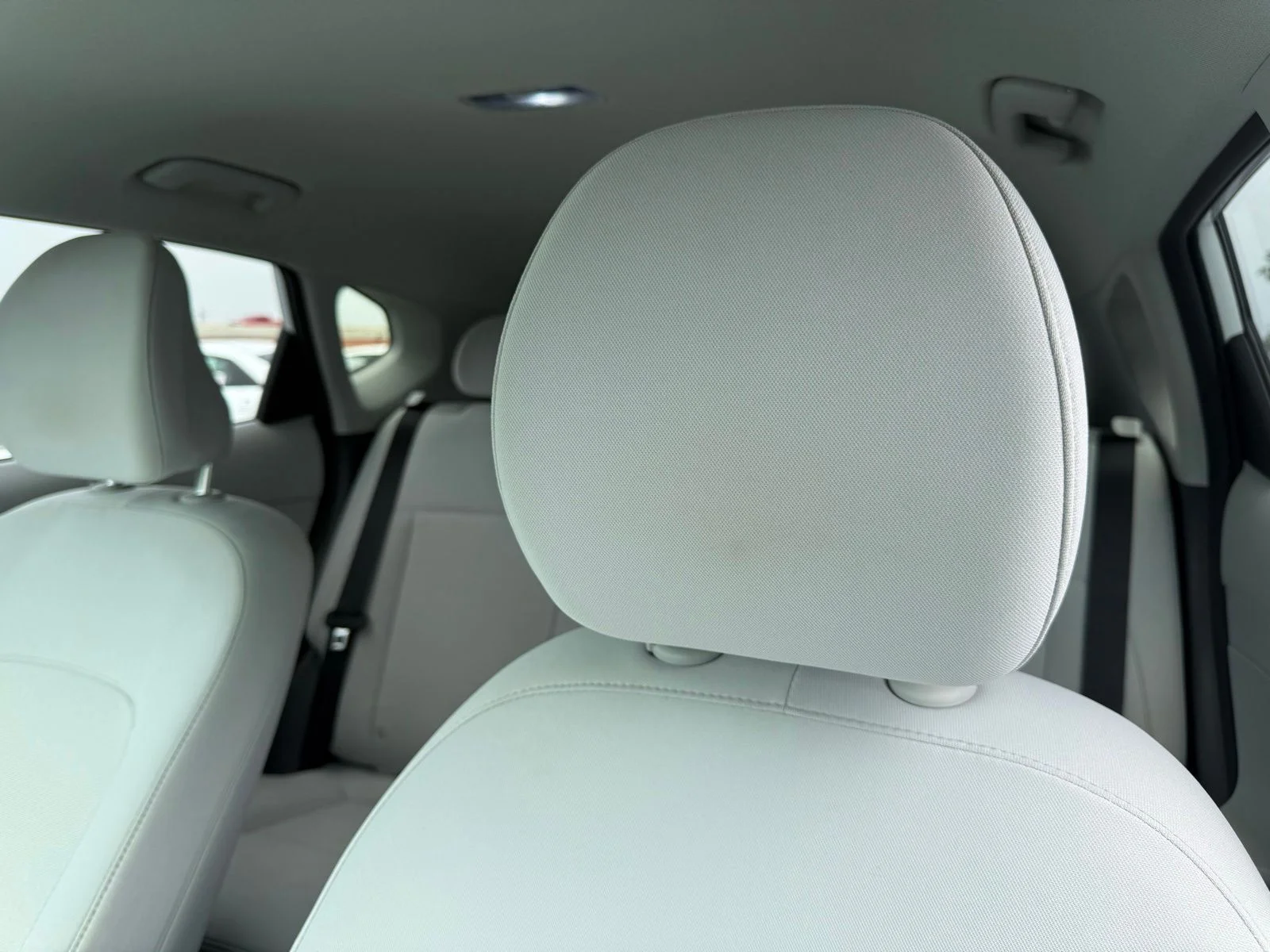 Used 2025 White Hyundai SEL Convenience image 14