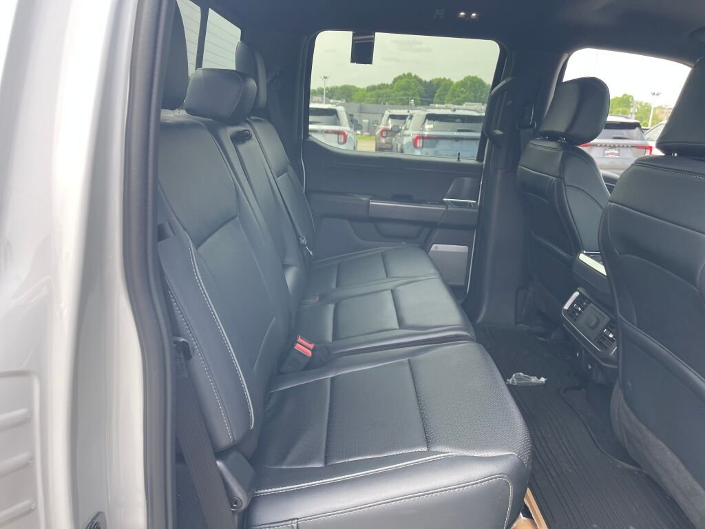 New 2026 Oxford White Ford LARIAT image 22