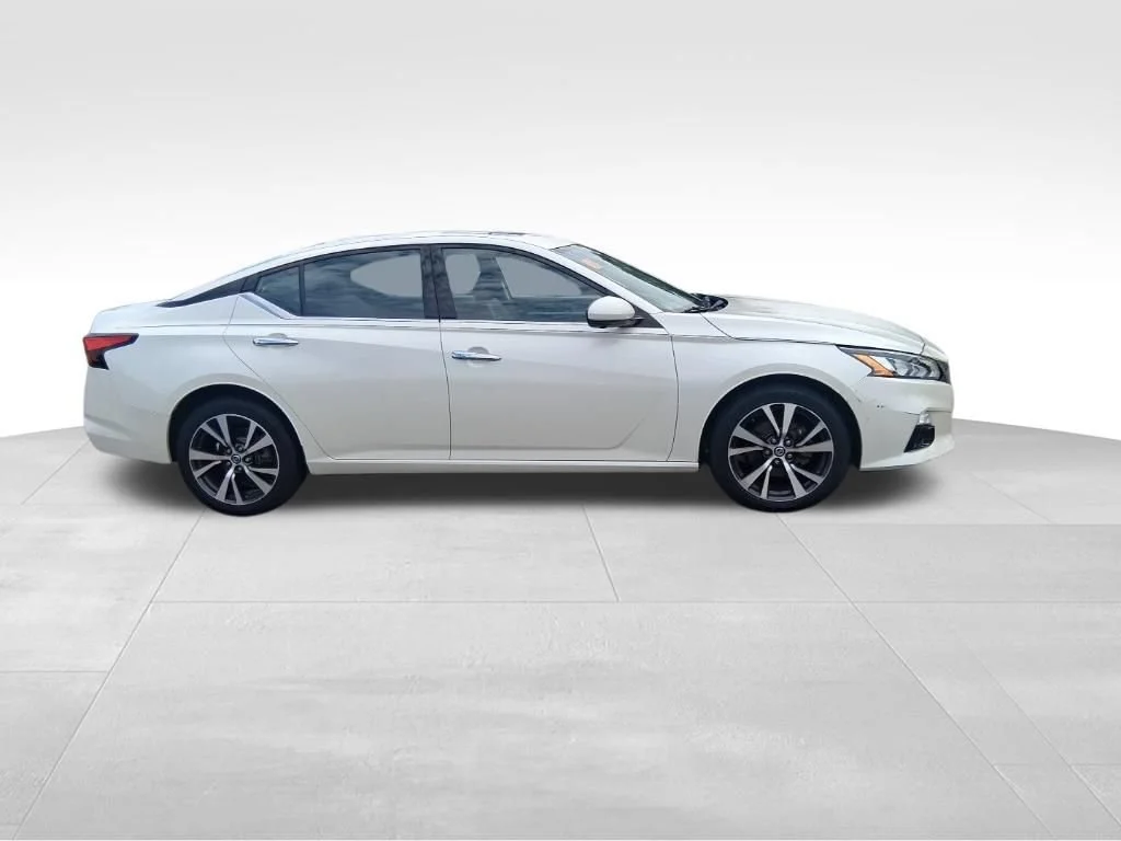 Used 2019 L-gy Nissan 2.5 Platinum image 4