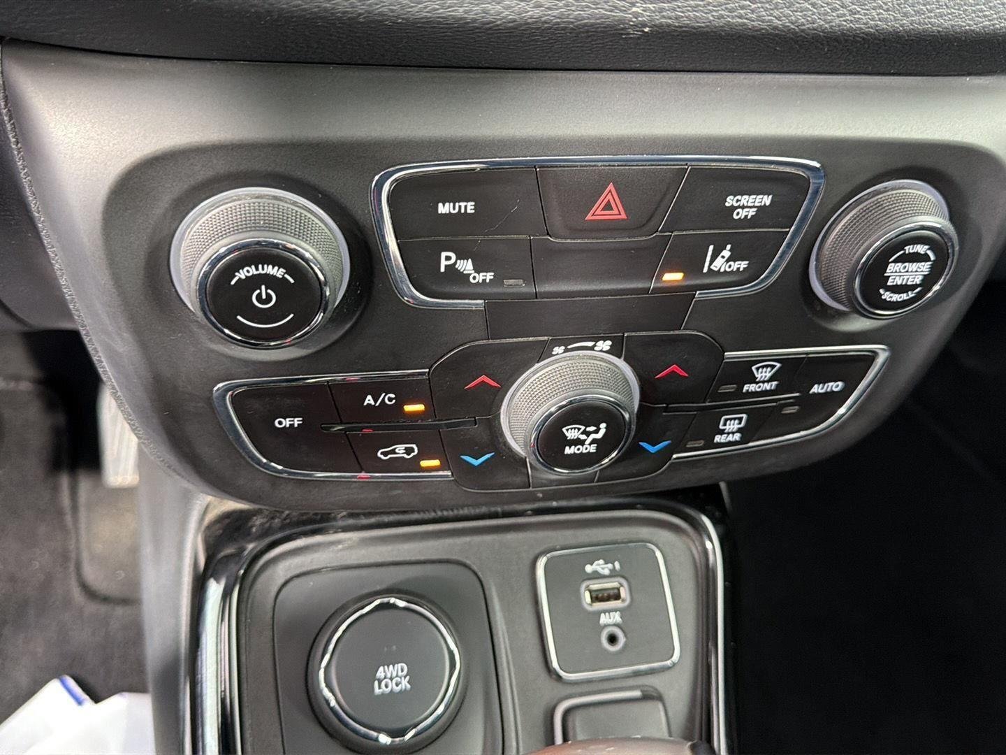 Used 2019 Granite Crystal Metallic Clearcoat Jeep Limited image 35