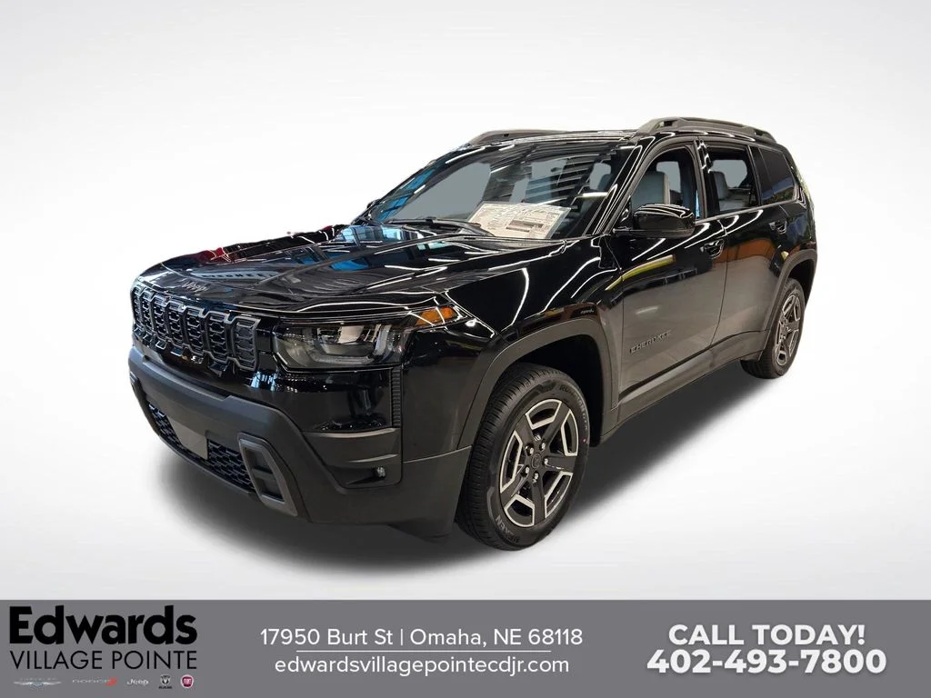 New 2026 Diamond Black Crystal Pearl-Coat Exterior Paint Jeep Limited image 5