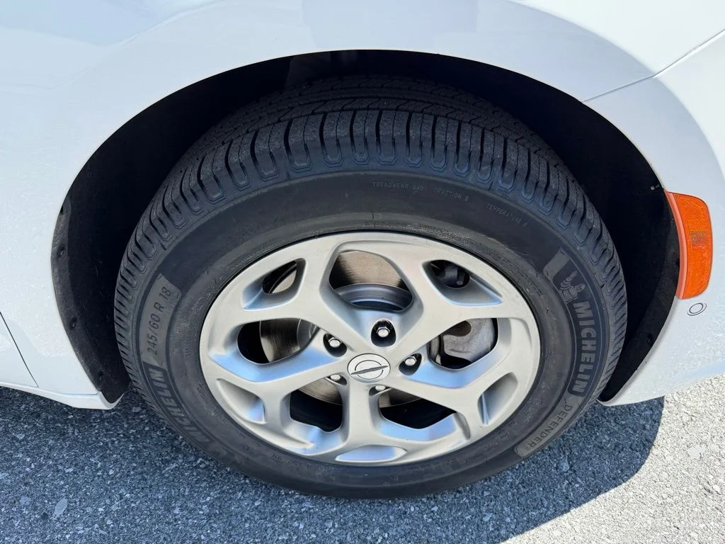 Used 2023 White Chrysler Limited image 10