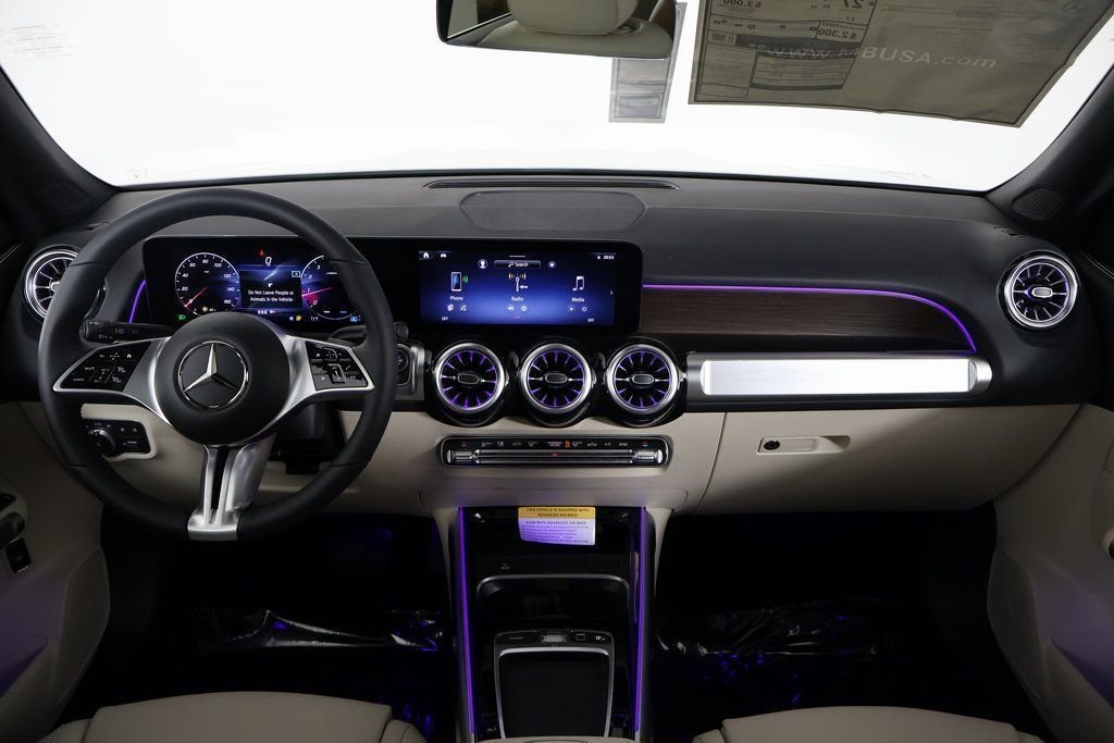 New 2026 Polar White Mercedes-Benz GLB 250 image 4
