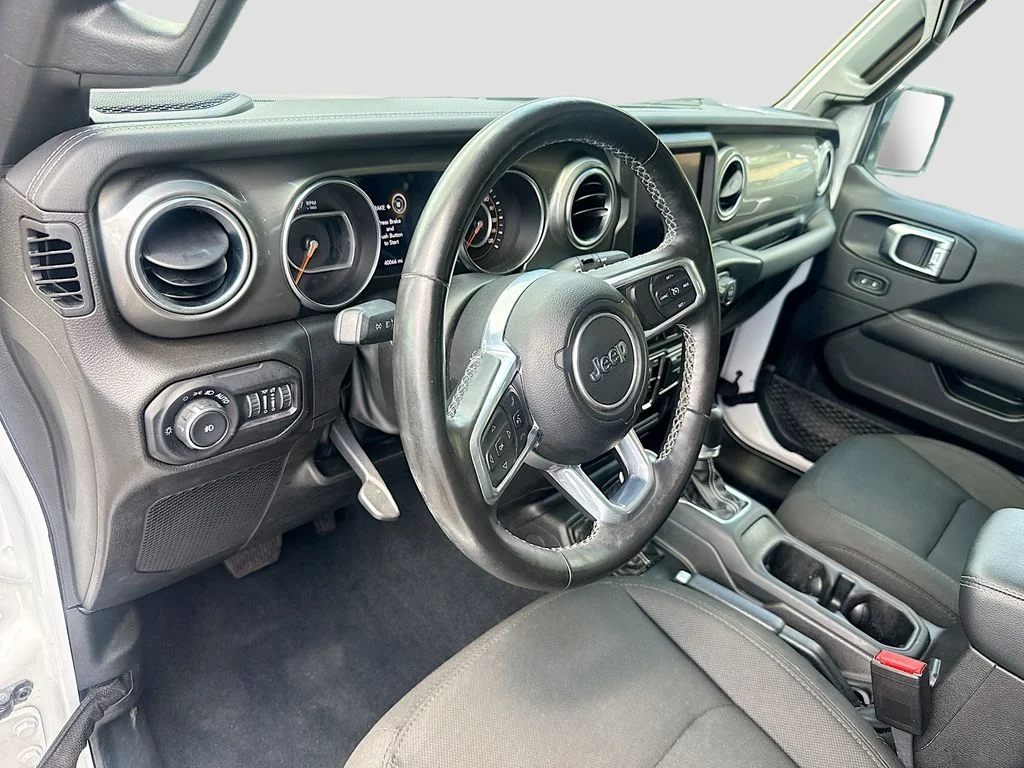 Used 2022 White Jeep Unlimited Sahara image 10