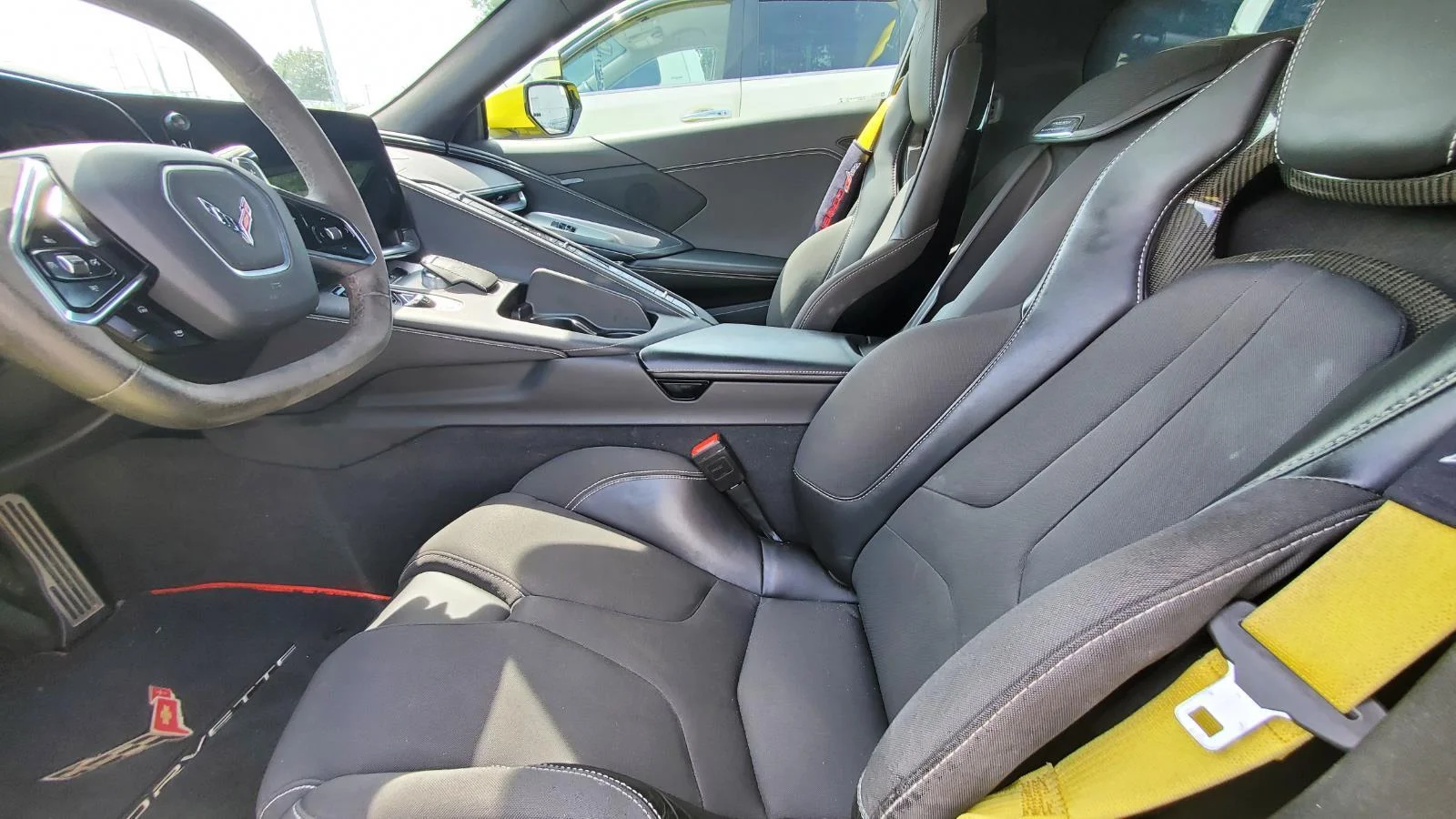 Used 2021 ACCELERATE YELLOW METALLIC Chevrolet 1LT image 4