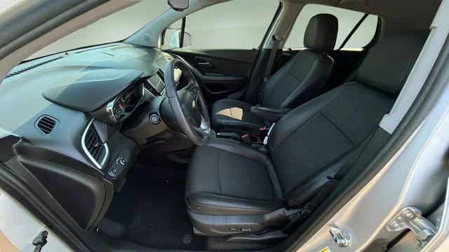 Used 2022 Silver Ice Metallic Chevrolet LT image 18