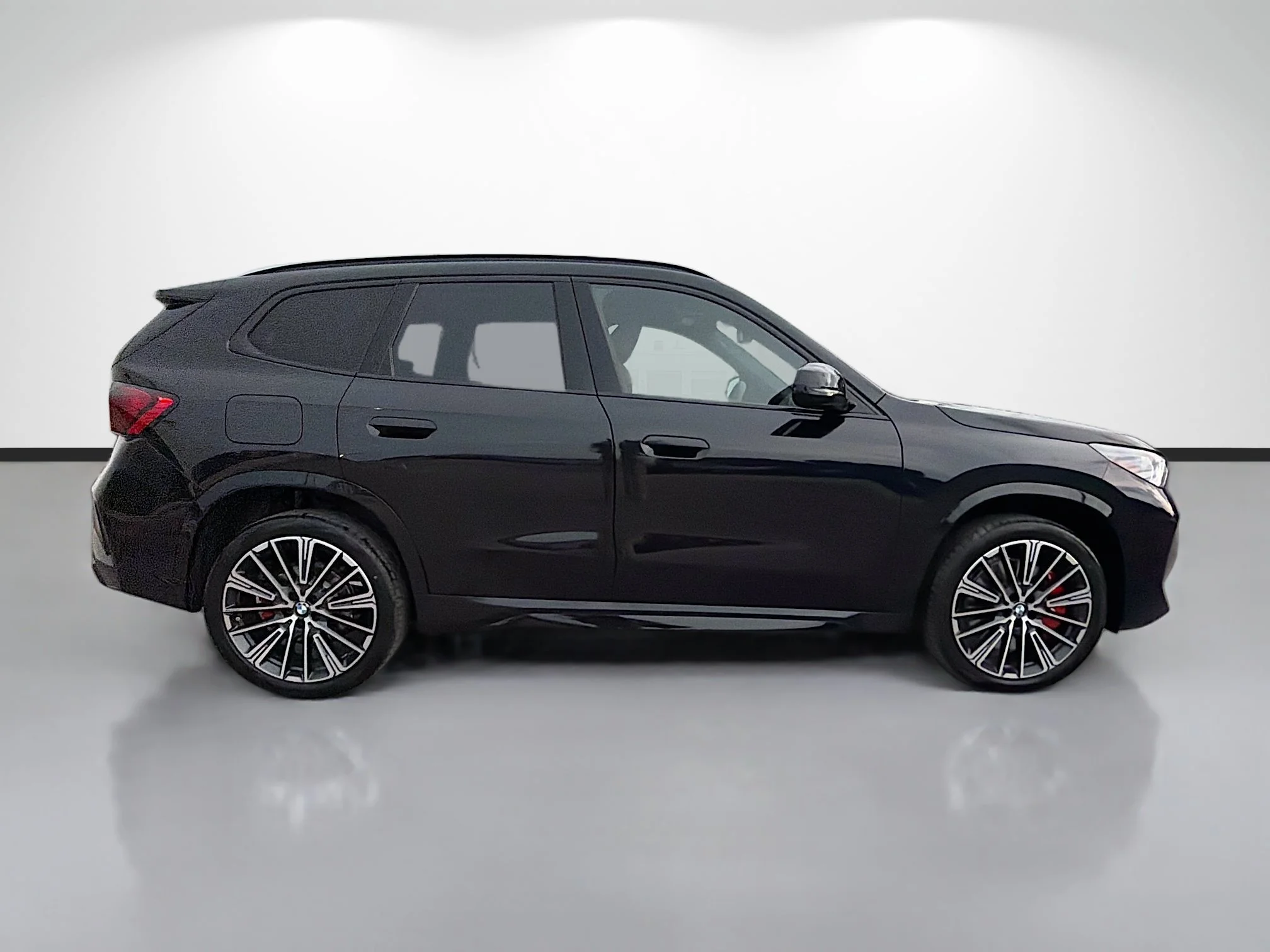 New 2026 Black Sapphire Metallic BMW xDrive28i image 2