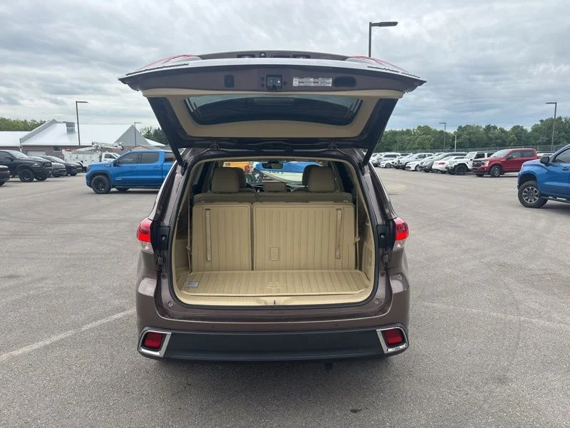 Used 2017 Brown Toyota Limited image 9