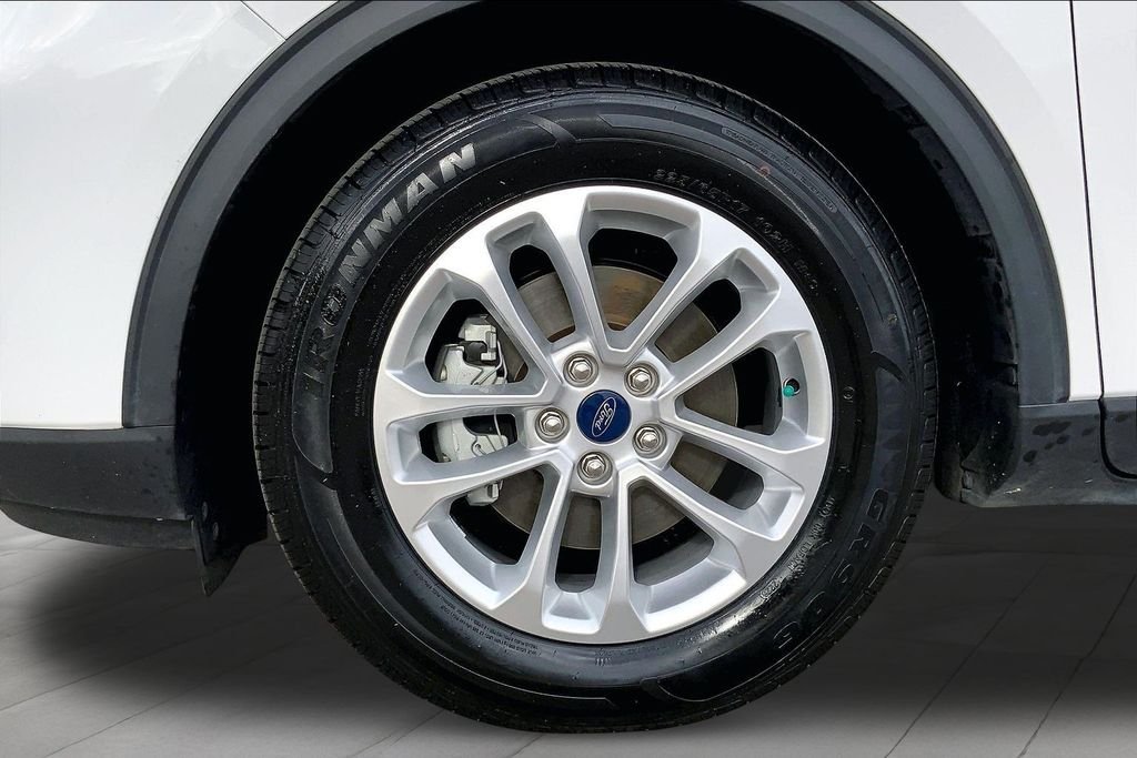 Used 2022 White Ford SE image 33