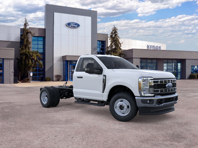 2025 Ford F-350 Super Duty Chassis Cab XL - Photo 7