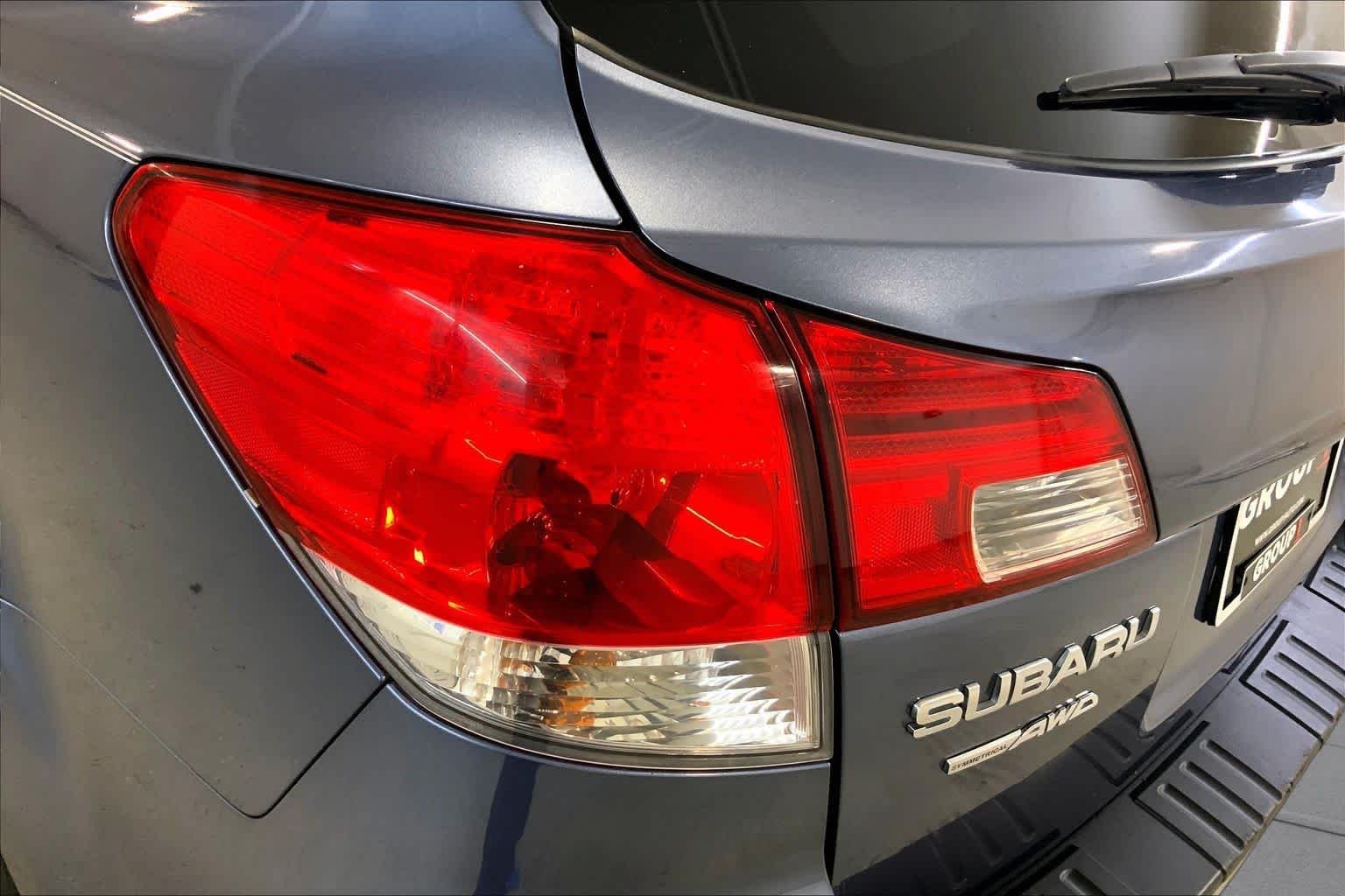 Used 2014 Twilight Blue Metallic Subaru 2.5i Limited image 28