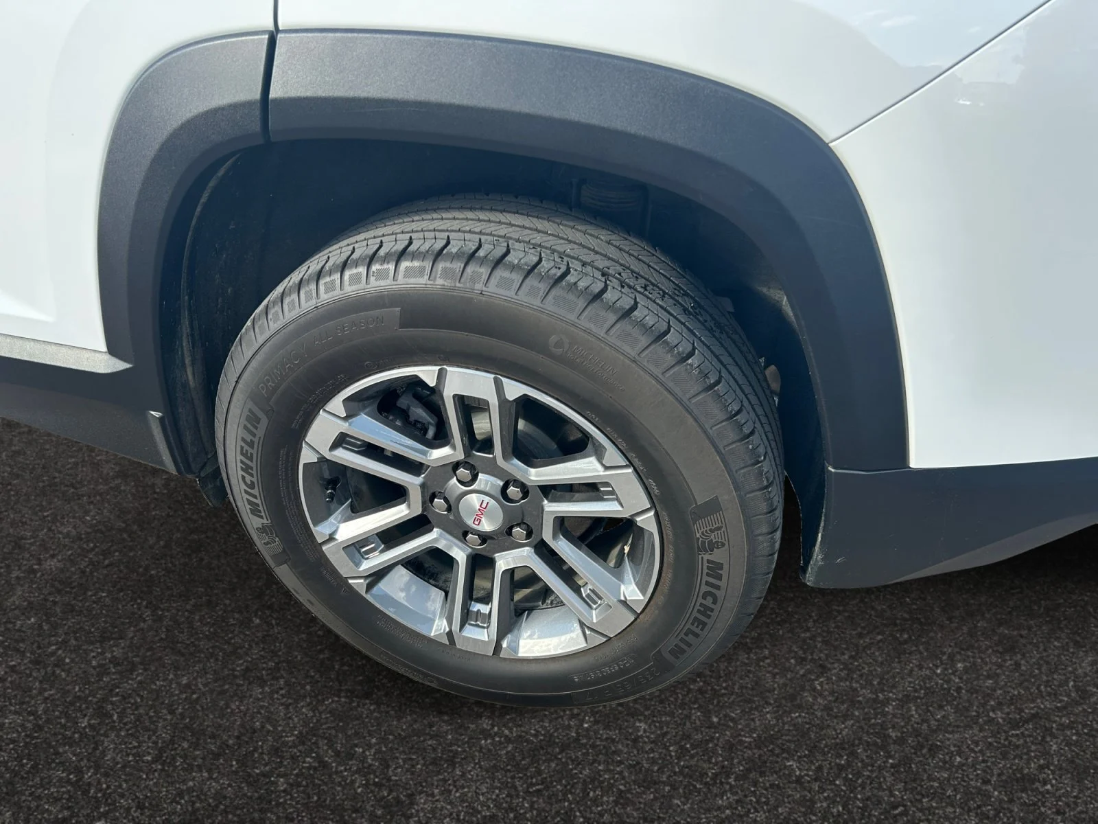 Used 2026 White GMC AWD Elevation image 9