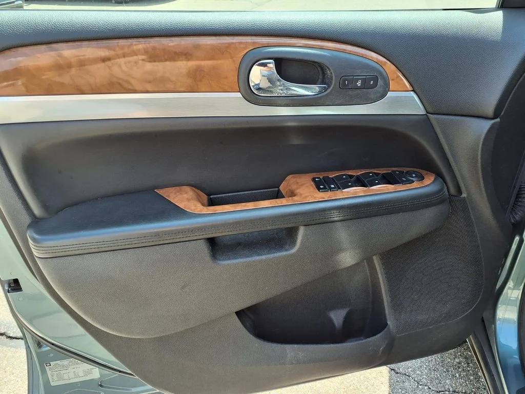 Used 2009 Green Buick CXL image 12