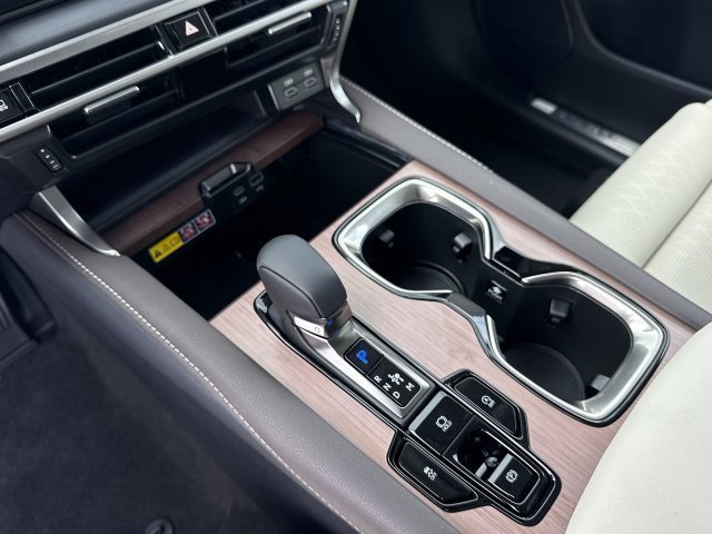 New 2026 Eminent White Pearl Lexus LUXURY image 28