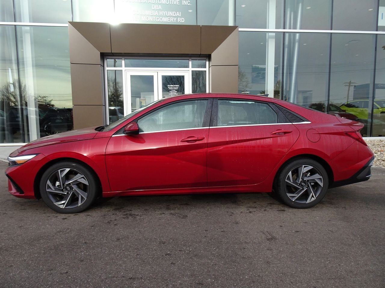 2025 Hyundai Elantra SEL - Photo 2