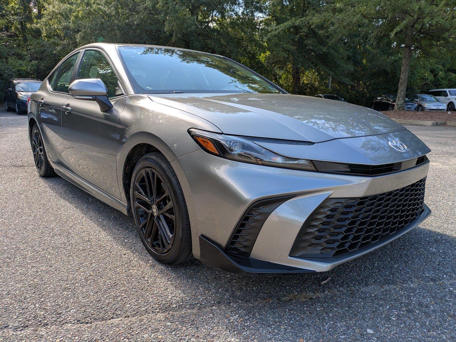 Used 2025  Toyota SE image 1