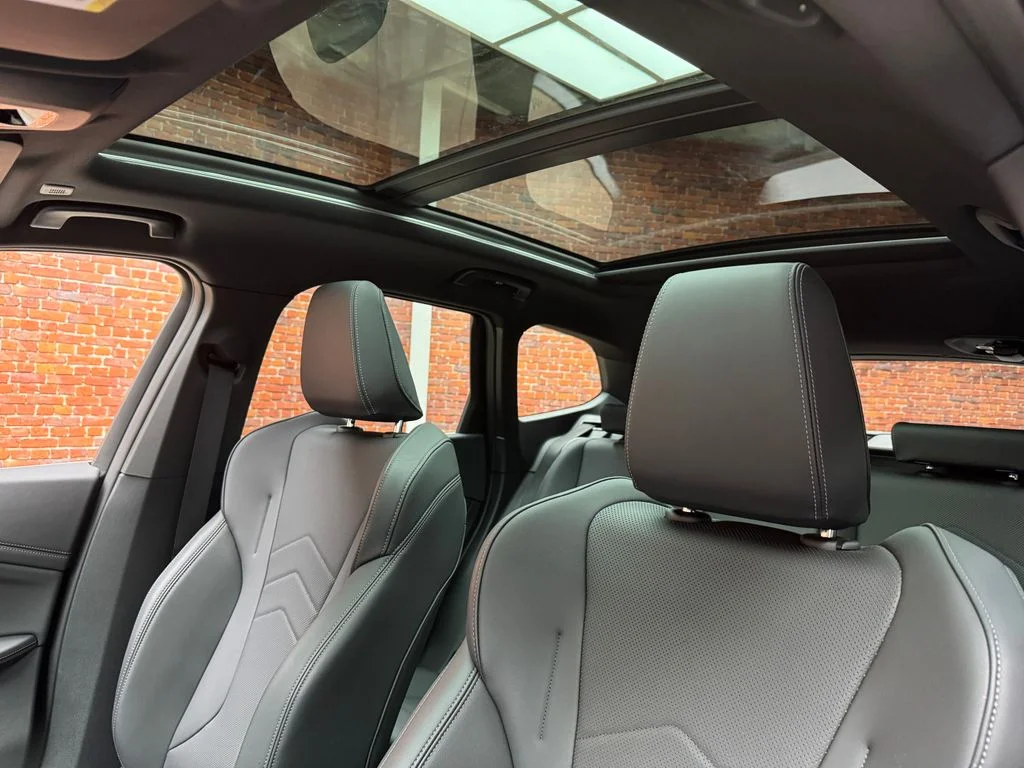 Used 2025 Black BMW xDrive28i image 3