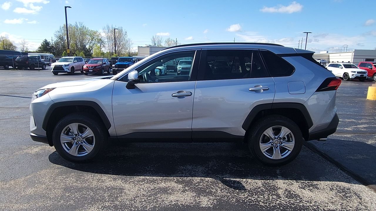 Used 2025 Silver Sky Metallic Toyota XLE image 5