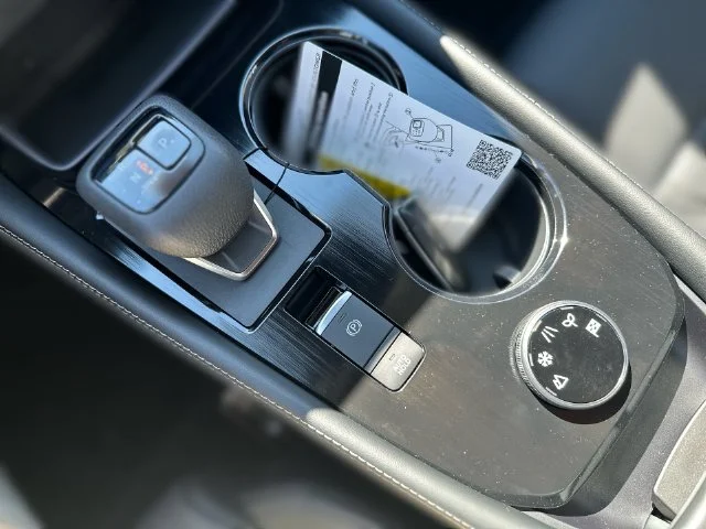 New 2026 Champagne Silver Metallic / Super Black Two-tone Nissan Platinum image 24