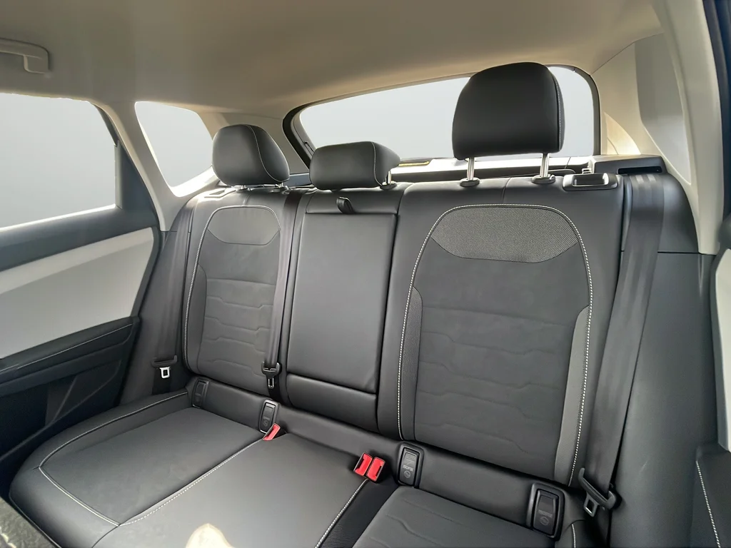 Used 2025 Gray Volkswagen 1.5T SE image 40