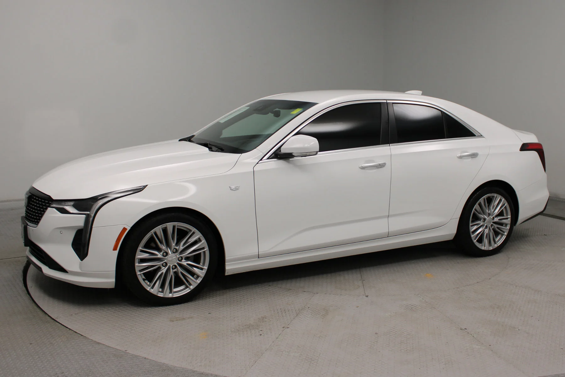 Used 2023 Summit White Cadillac 4dr Sdn Premium Luxury image 32