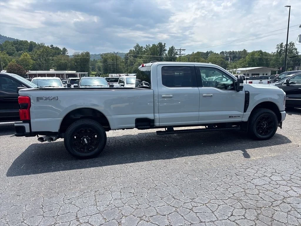 Used 2025 Gray Ford Lariat image 9