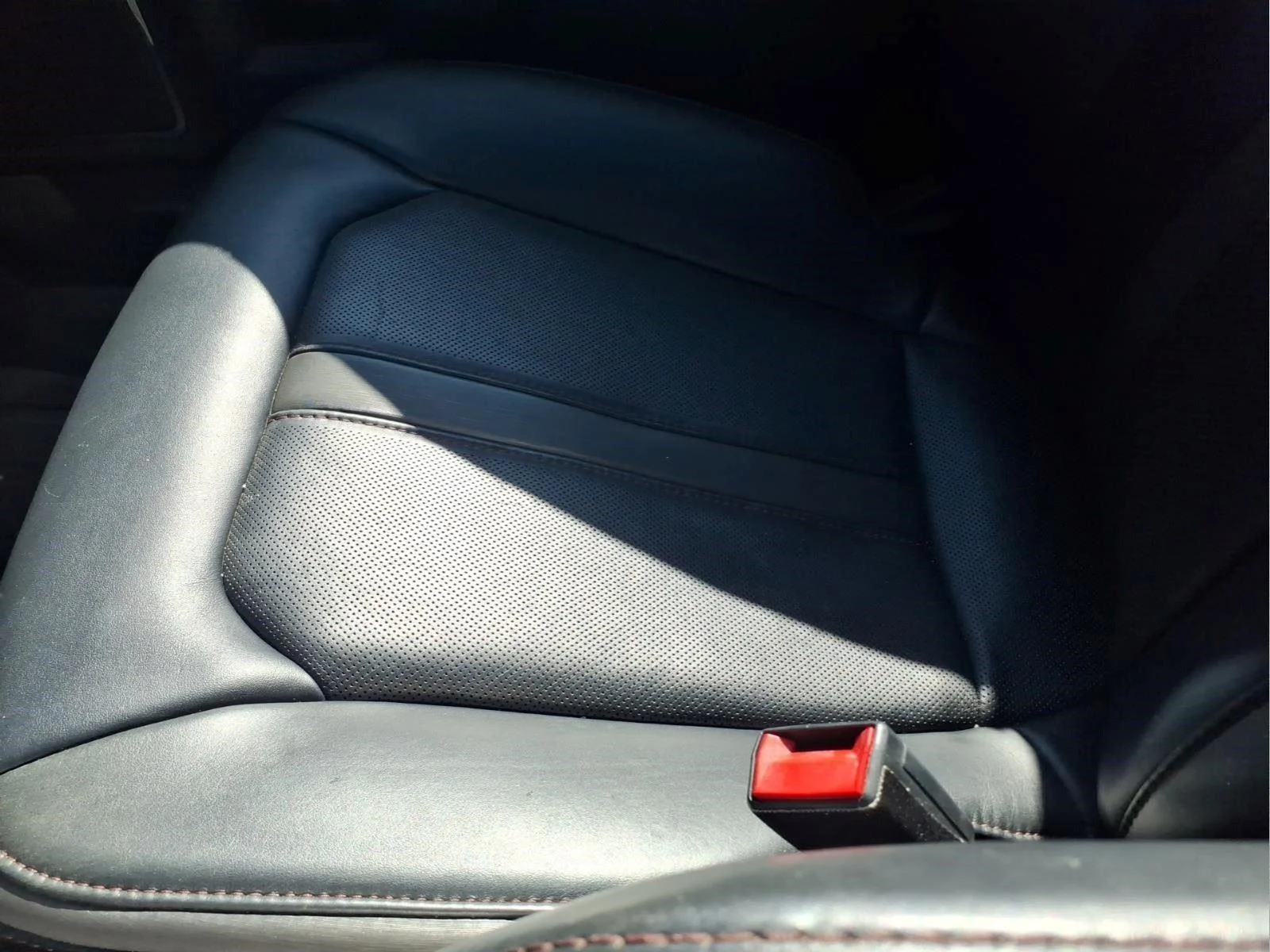 Used 2019 Magnetic Ford Platinum image 27