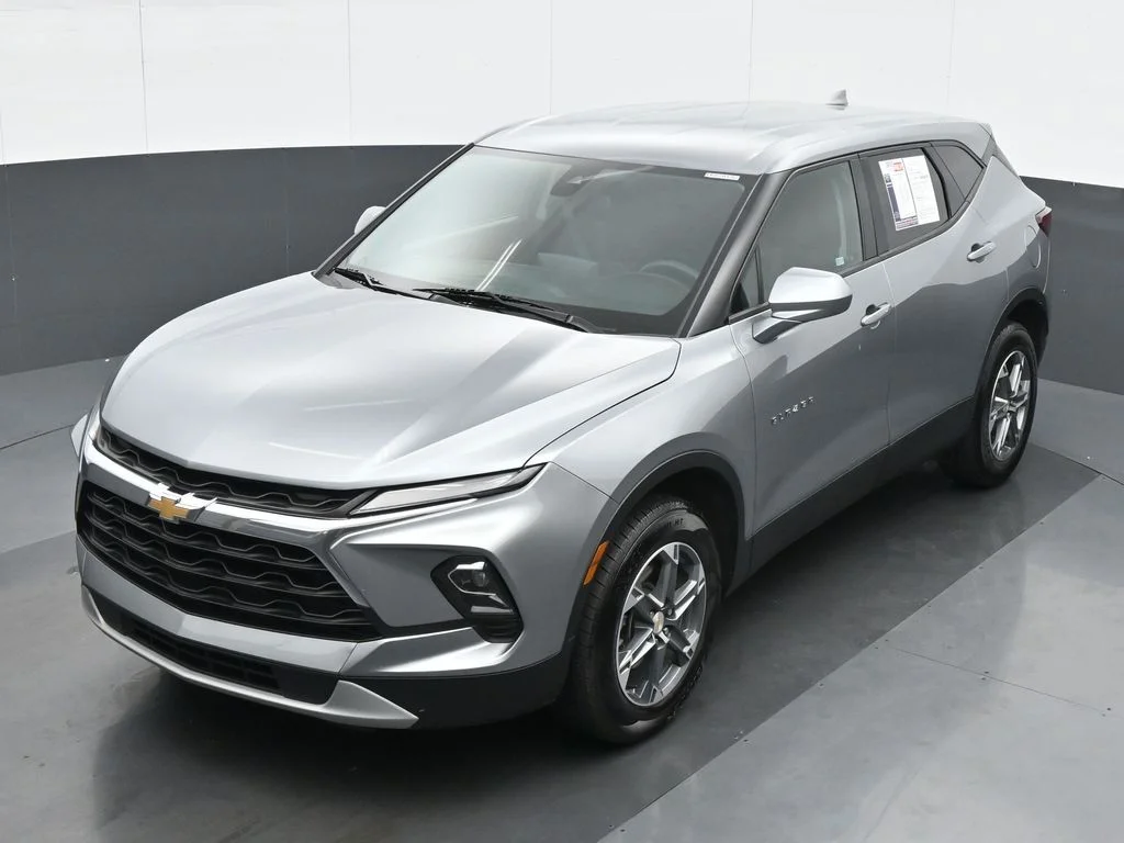 Used 2025 Gray Chevrolet LT image 17