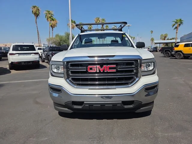 Used 2018 White GMC Base image 3