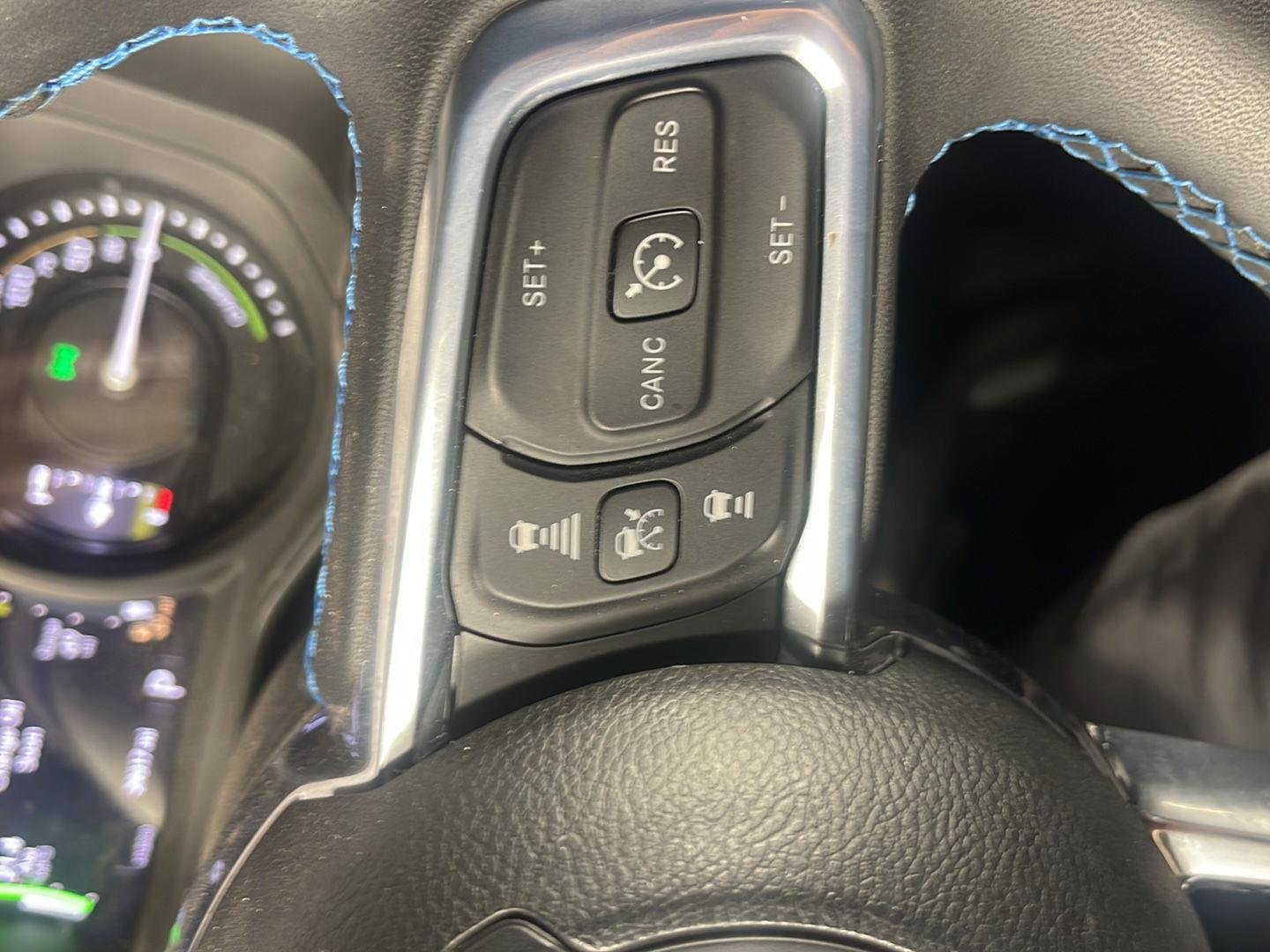 Used 2024 Silver Zynith Clearcoat Jeep High Altitude image 31