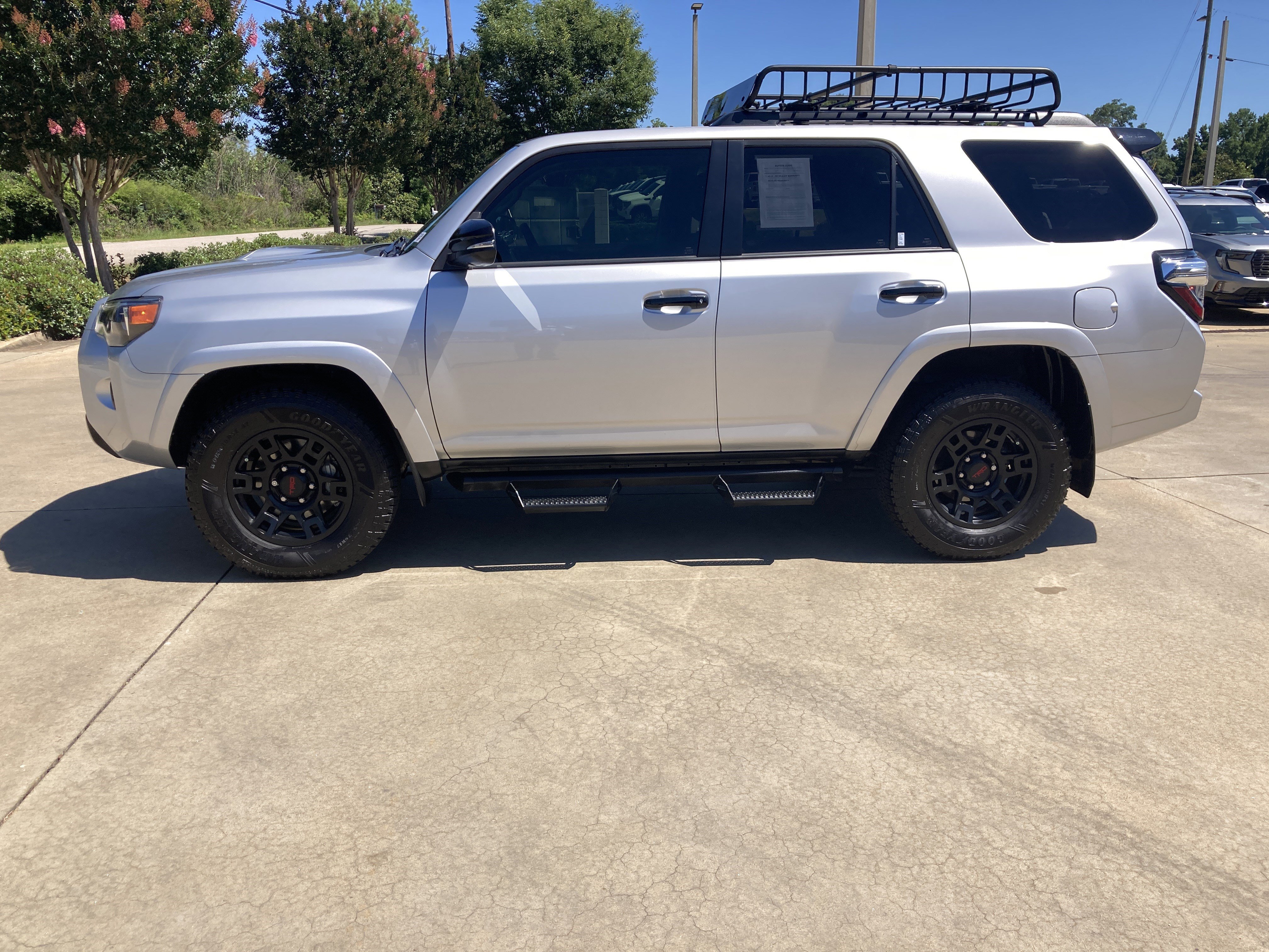 Used 2021 Classic Silver Metallic Toyota Venture image 12
