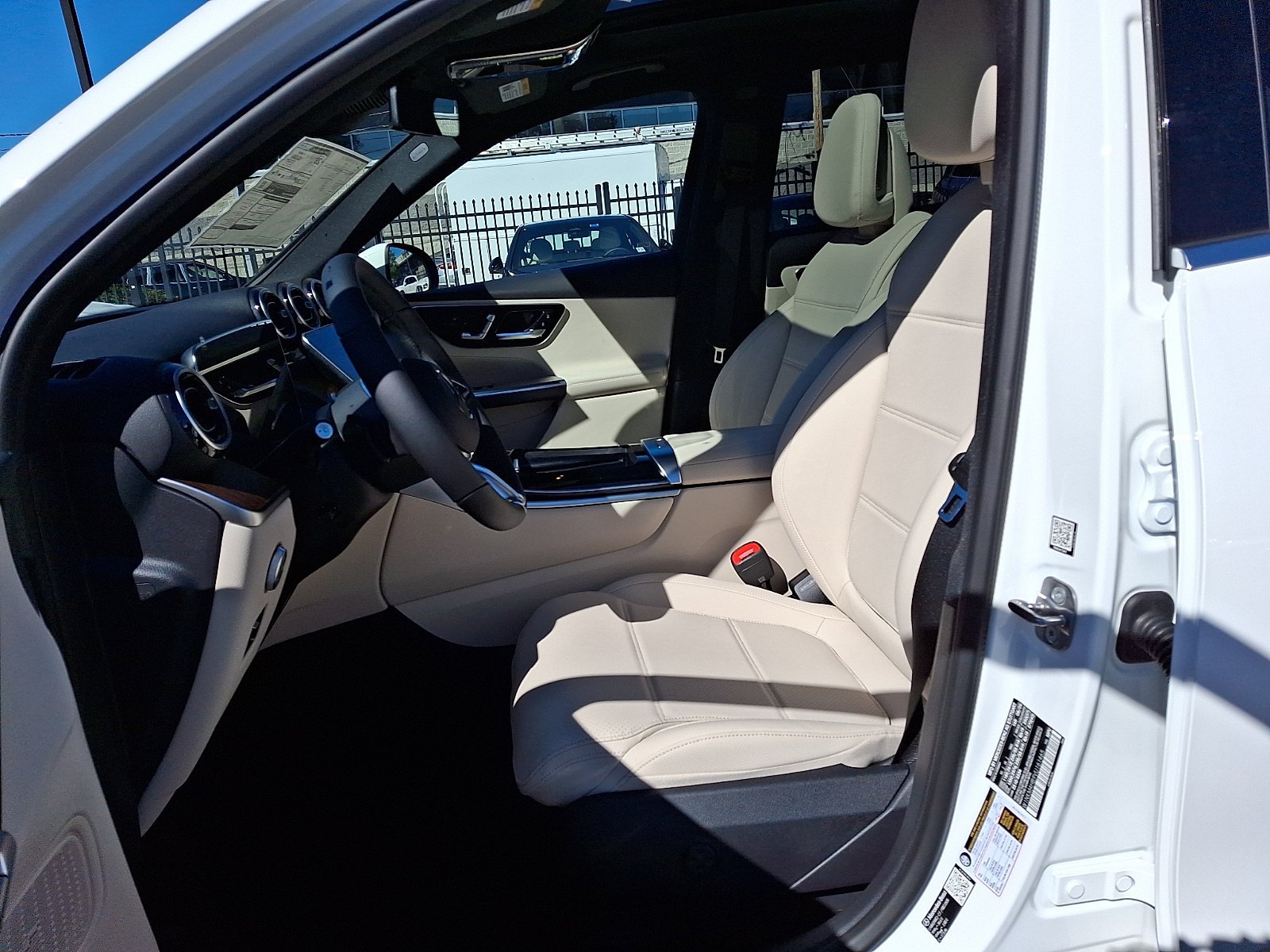 New 2027 Polar White Mercedes-Benz GLC 300 image 22