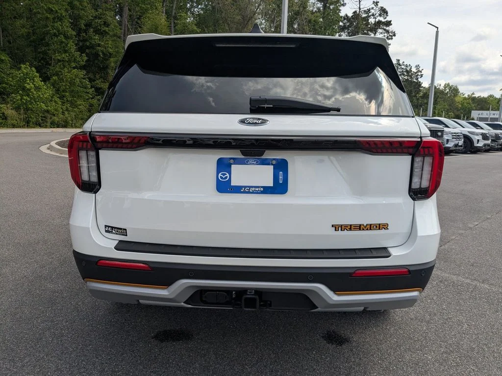 New 2026 Star White Metallic Tri-Coat Ford Tremor image 5