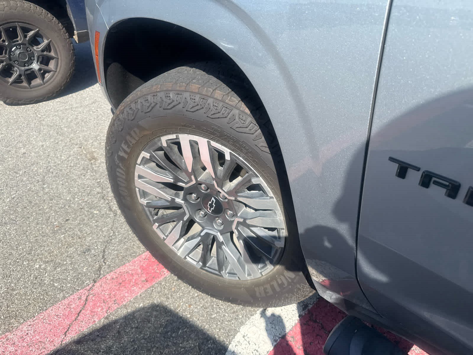 Used 2025 Sterling Gray Metallic Chevrolet Z71 image 4