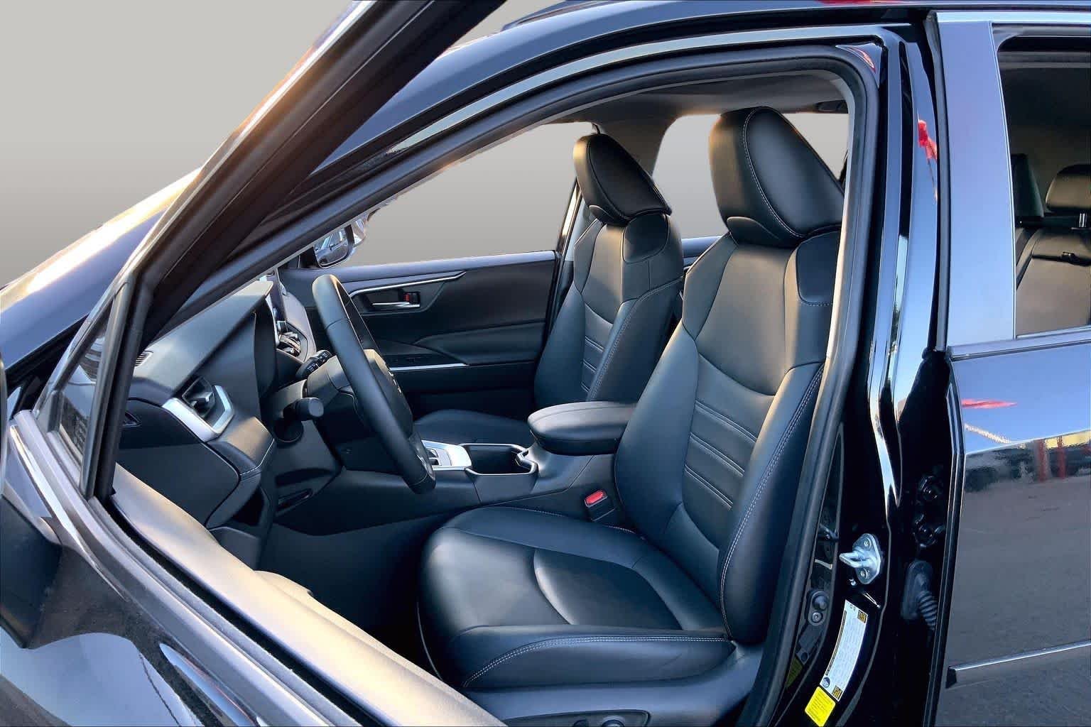 Used 2025 Midnight Black Metallic Toyota XLE Premium image 8