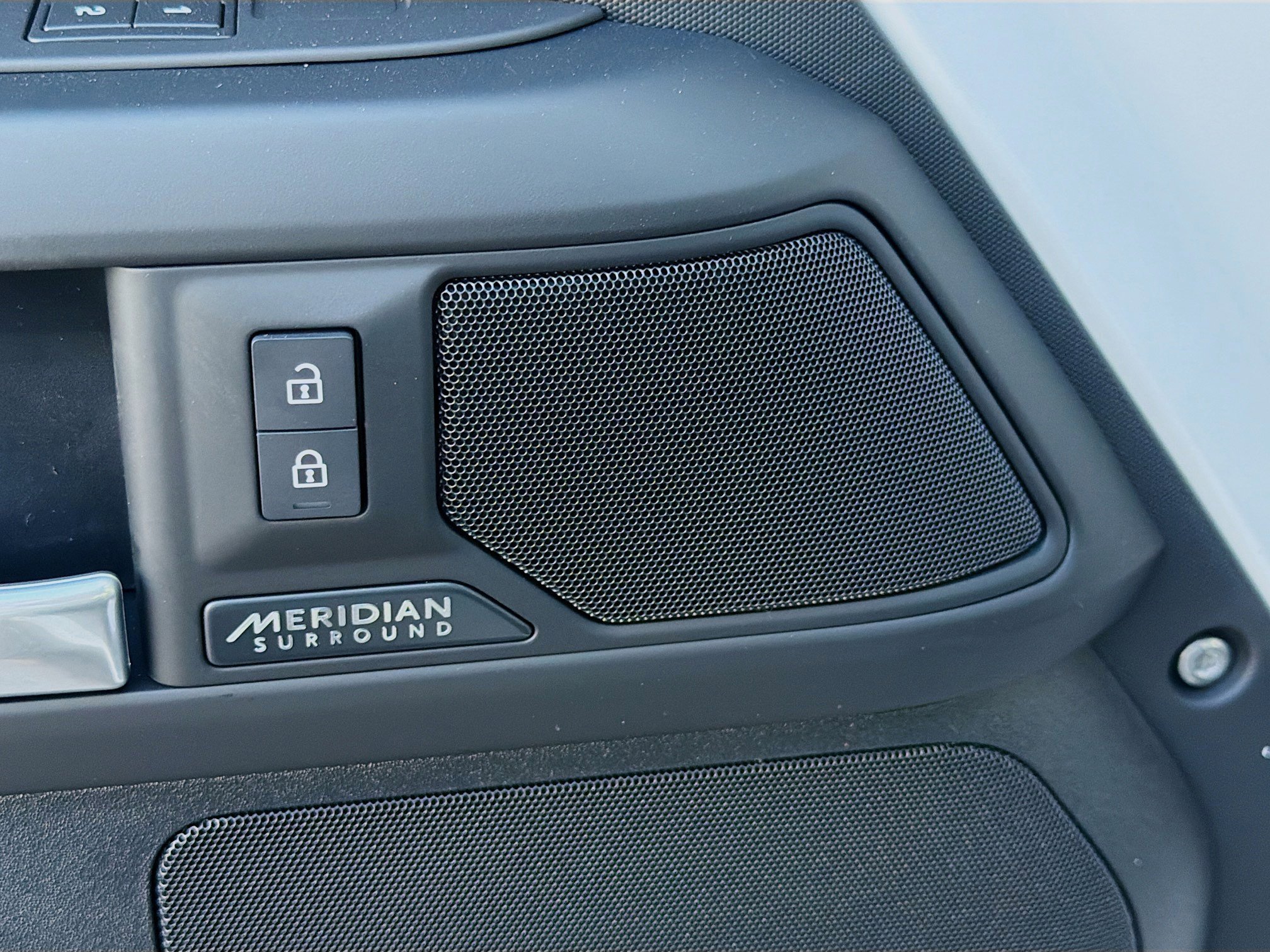 New 2026 Fuji White Land Rover X-Dynamic SE image 23