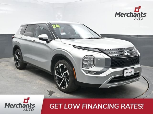 Used 2024 Silver Mitsubishi SE image 1