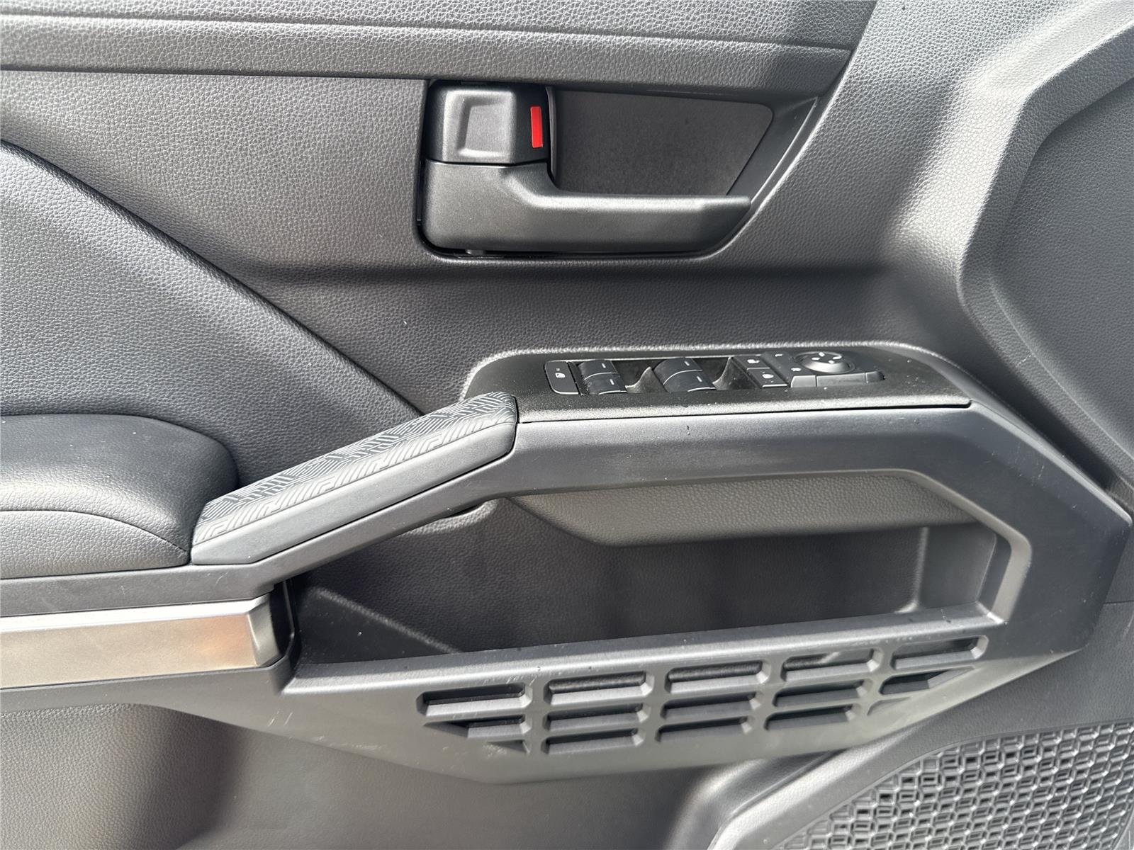 Used 2025 Ice Cap Toyota SR5 image 18