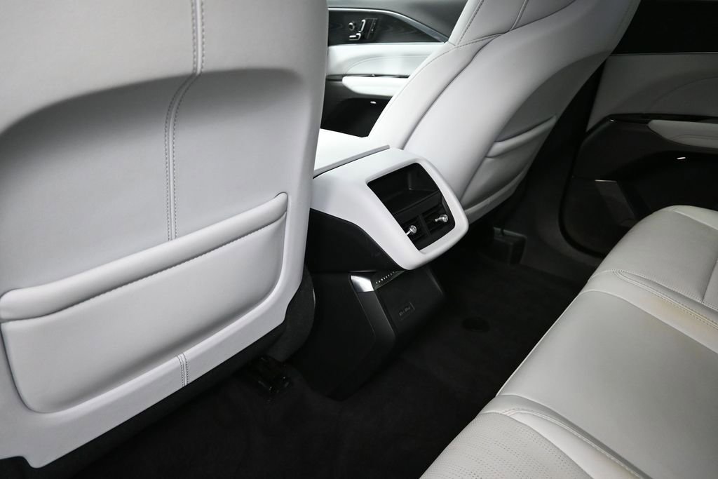 2024 Cadillac LYRIQ Luxury 1 - Photo 12