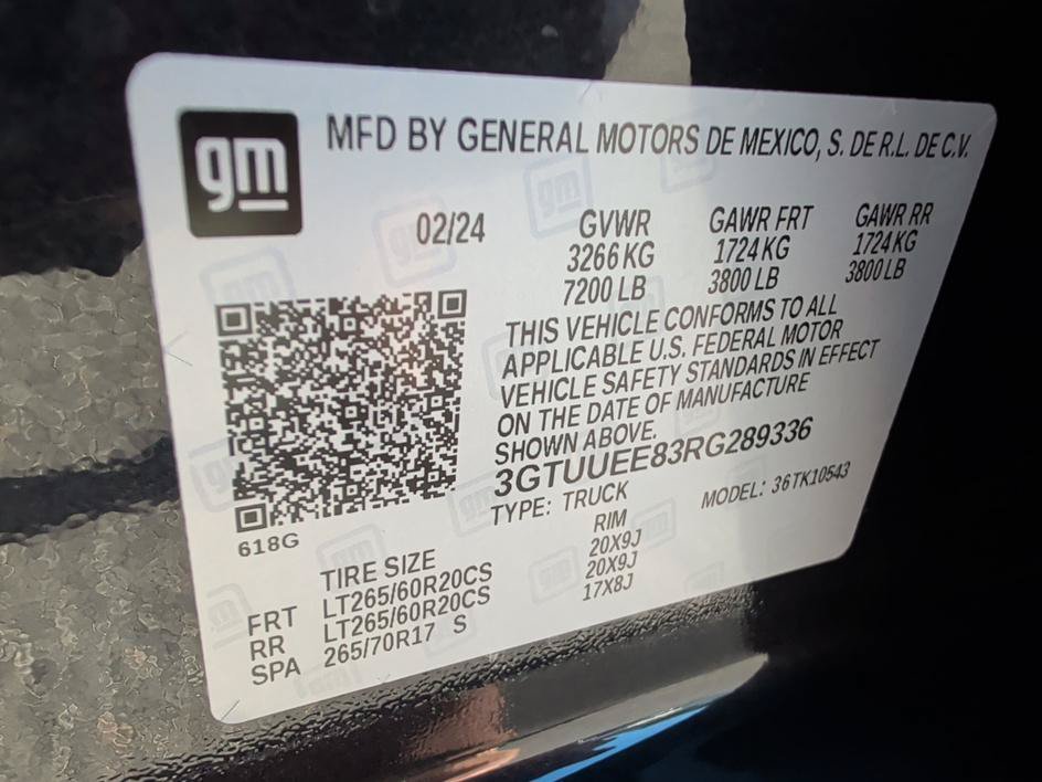 Used 2024 Titanium Rush Metallic GMC AT4 image 32