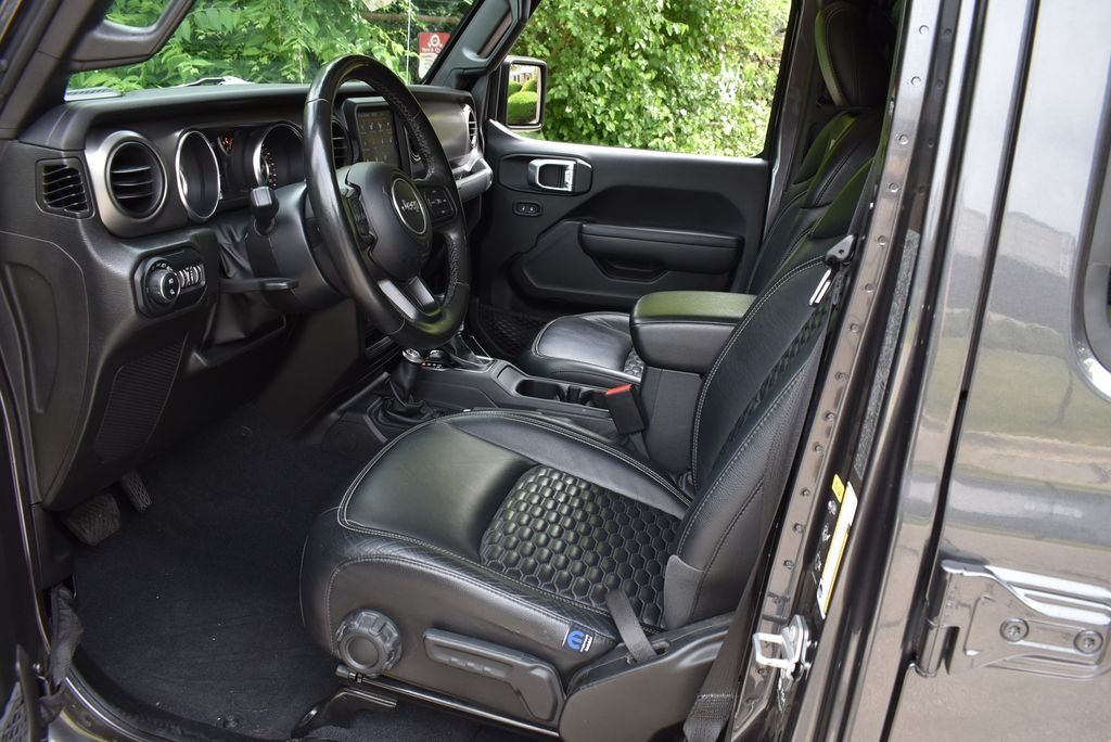 Used 2022 Crystal Metallic Jeep Sport image 26