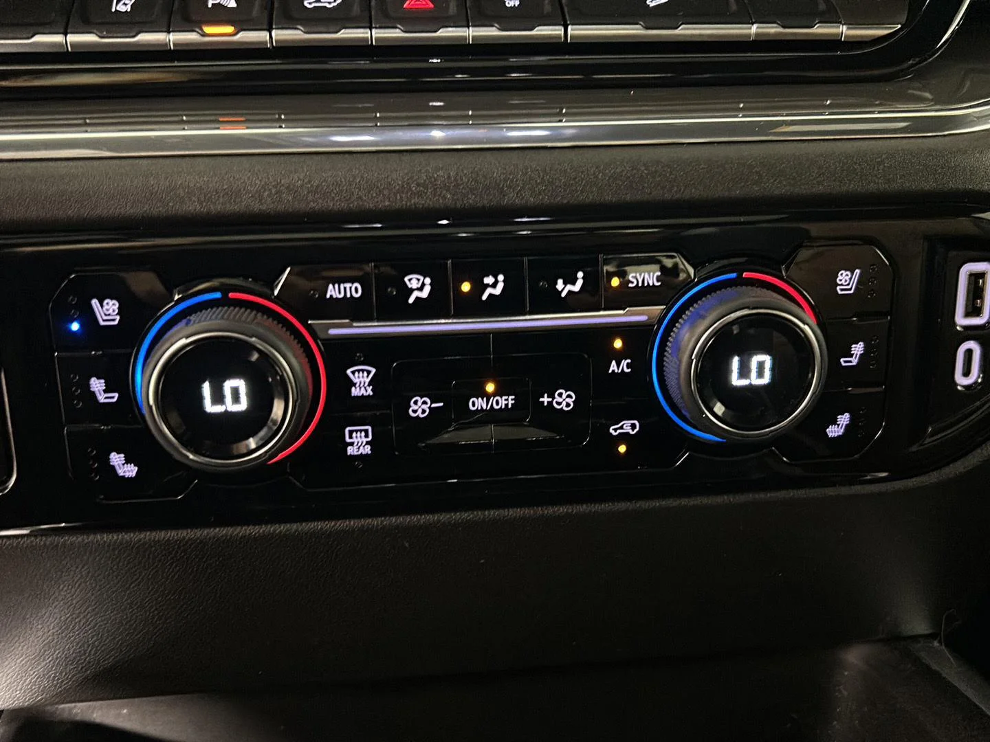Used 2024 Iridescent Pearl Tricoat Chevrolet High Country image 19