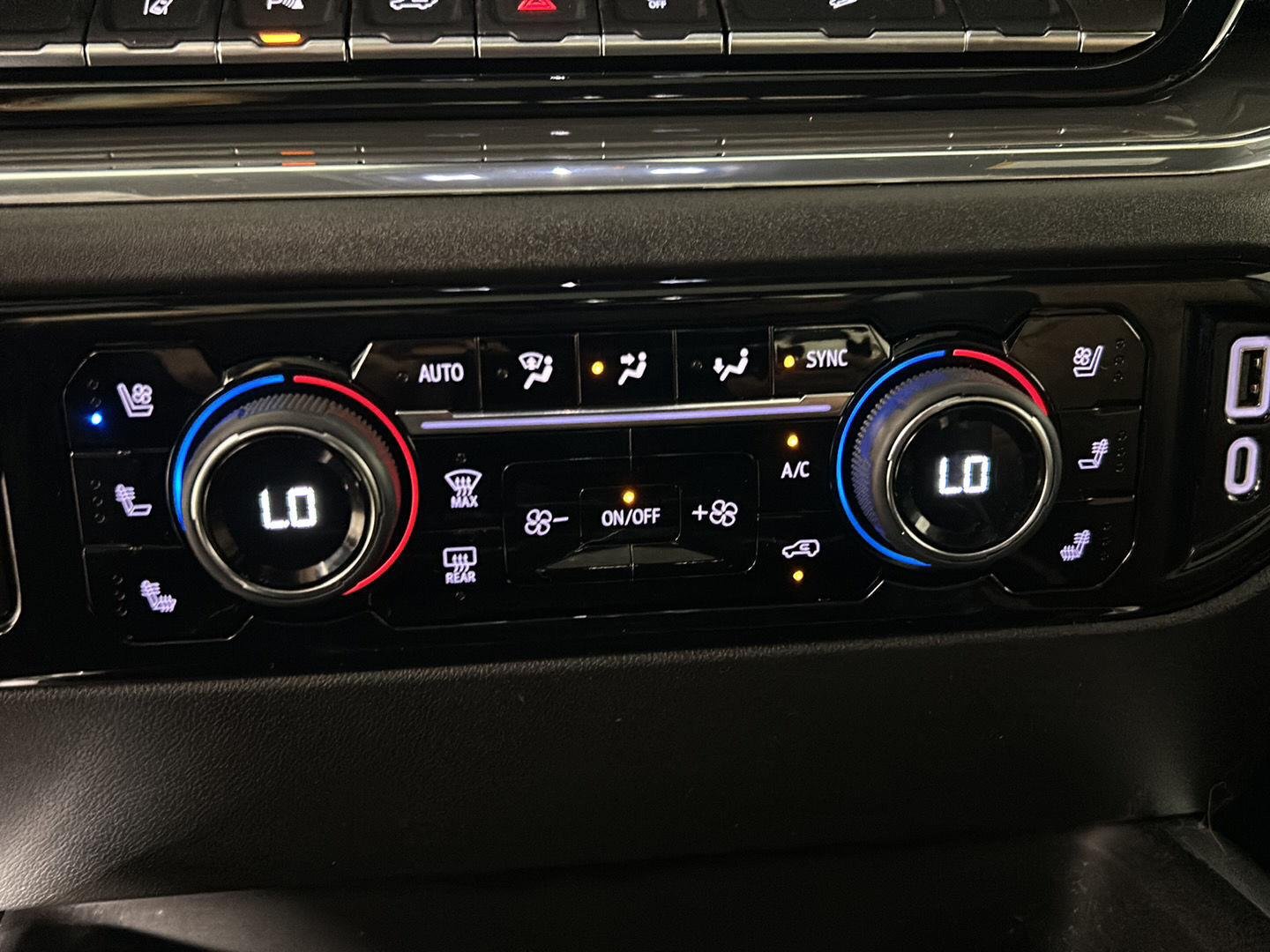 Used 2024 Iridescent Pearl Tricoat Chevrolet High Country image 19